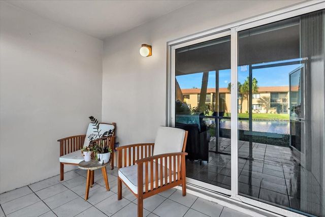 140 Lakeview Drive 105, Weston, FL 33326