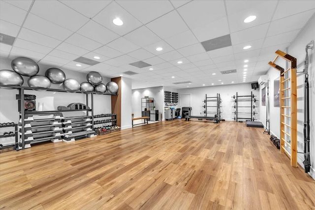 140 Lakeview Drive 105, Weston, FL 33326