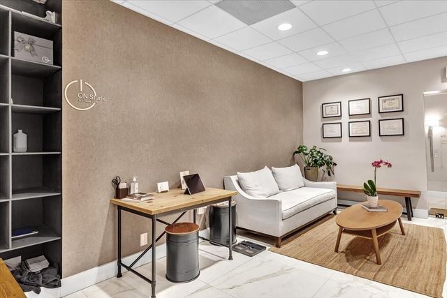 140 Lakeview Drive 105, Weston, FL 33326