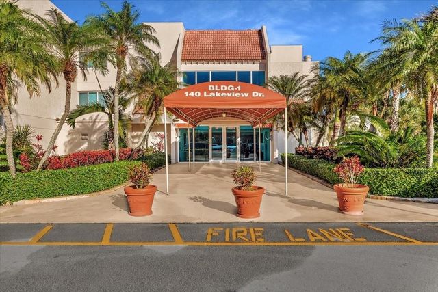 140 Lakeview Drive 105, Weston, FL 33326