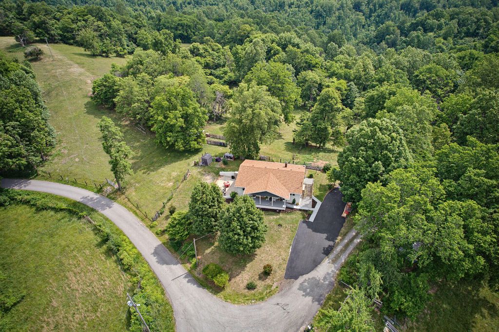 1525 Tennessee Ridge Road, Parksville, KY 40464
