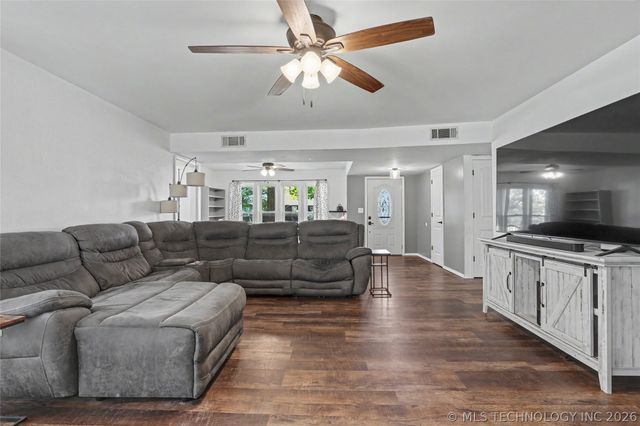 3637 E 143rd Street S, Bixby, OK 74008