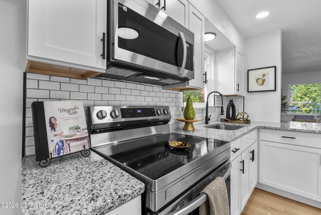 1702 Beaumont Dr, Clarksville, IN 47129