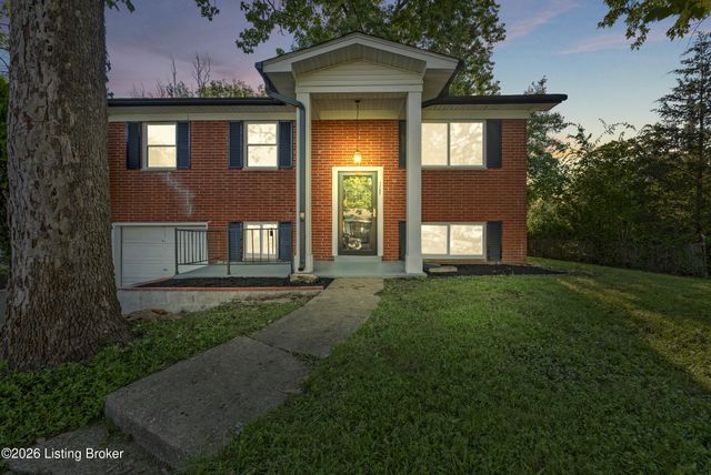 1702 Beaumont Dr, Clarksville, IN 47129