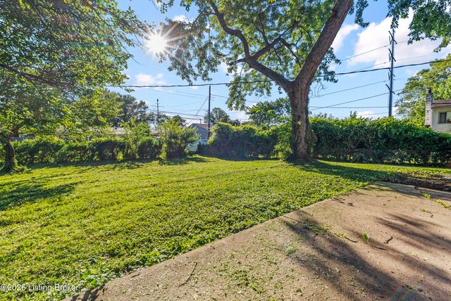 1702 Beaumont Dr, Clarksville, IN 47129