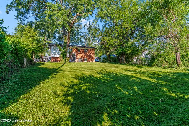 1702 Beaumont Dr, Clarksville, IN 47129
