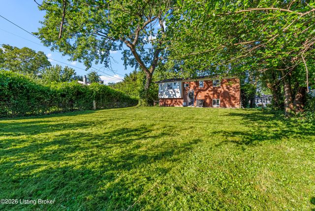 1702 Beaumont Dr, Clarksville, IN 47129