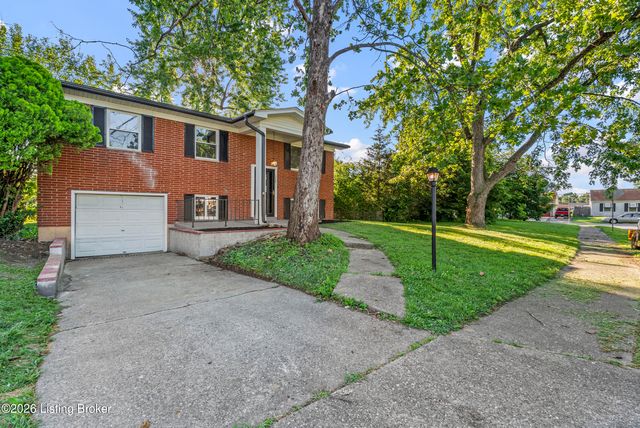 1702 Beaumont Dr, Clarksville, IN 47129