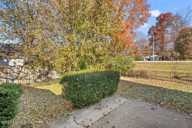 10503 Pointe Bay Blvd, Louisville, KY 40241