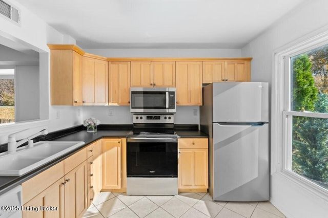 10503 Pointe Bay Blvd, Louisville, KY 40241