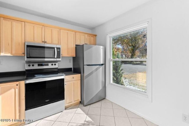 10503 Pointe Bay Blvd, Louisville, KY 40241