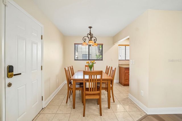 11722 RAINTREE LAKE LANE D, Temple Terrace, FL 33617