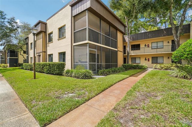 11722 RAINTREE LAKE LANE D, Temple Terrace, FL 33617
