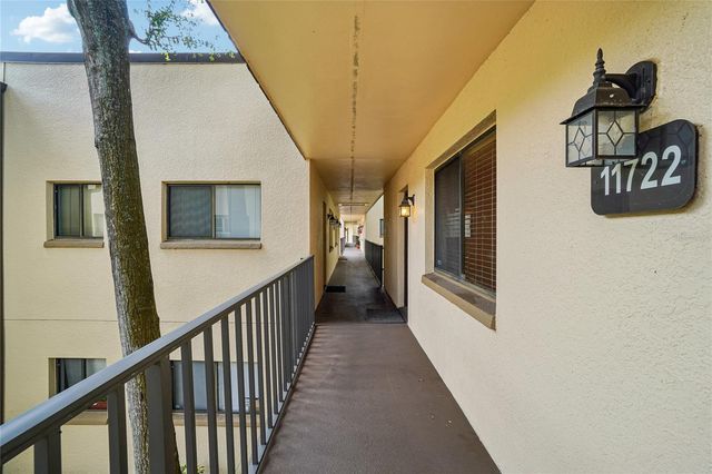 11722 RAINTREE LAKE LANE D, Temple Terrace, FL 33617