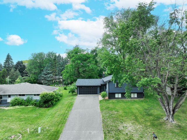 4519 Oak Leaf Drive, Vadnais Heights, MN 55127