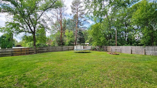 4519 Oak Leaf Drive, Vadnais Heights, MN 55127