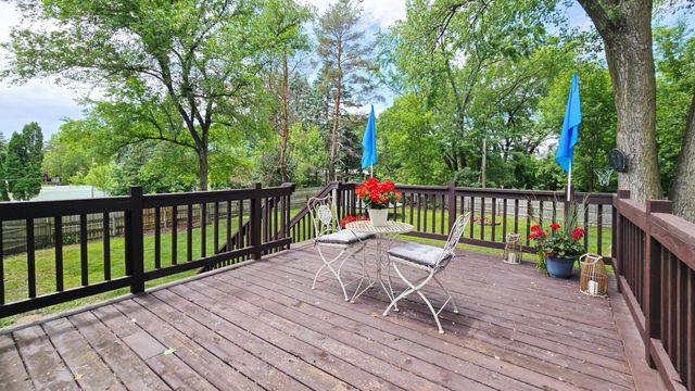 4519 Oak Leaf Drive, Vadnais Heights, MN 55127