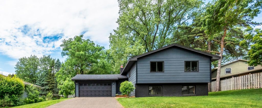 4519 Oak Leaf Drive, Vadnais Heights, MN 55127