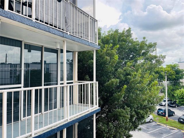 7125 NW 186th St B408, Hialeah, FL 33015
