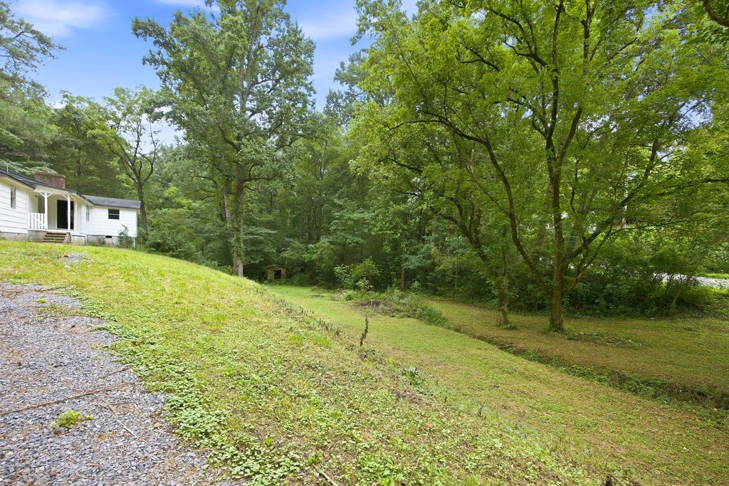 943 Roach Hollow Road, Ringgold, GA 30736