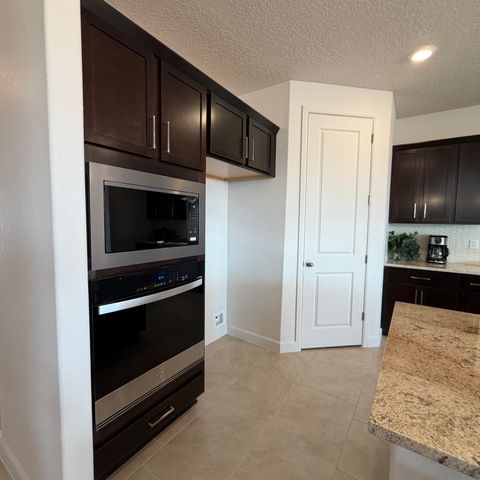 2427 Marble Avenue NE, Rio Rancho, NM 87144