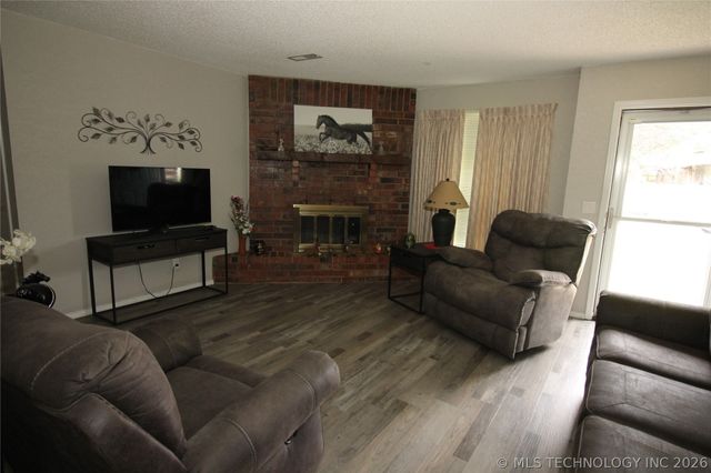 2042 W Toledo Street, Broken Arrow, OK 74012