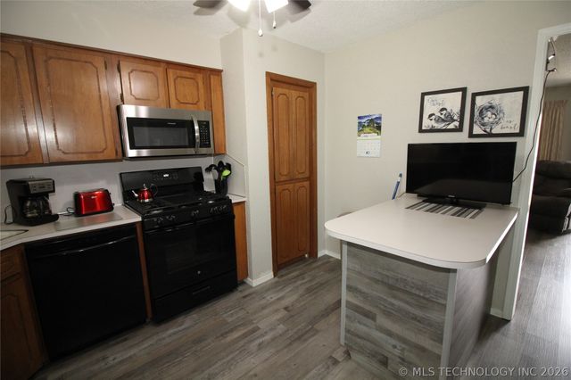 2042 W Toledo Street, Broken Arrow, OK 74012