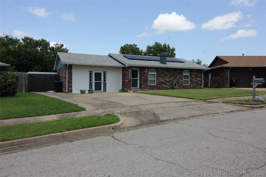 2042 W Toledo Street, Broken Arrow, OK 74012
