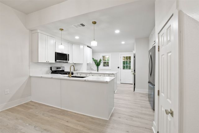431 E Hull Street, Denison, TX 75021