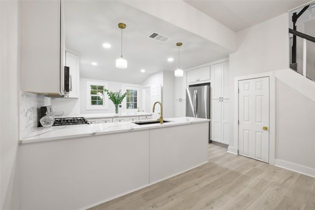 431 E Hull Street, Denison, TX 75021