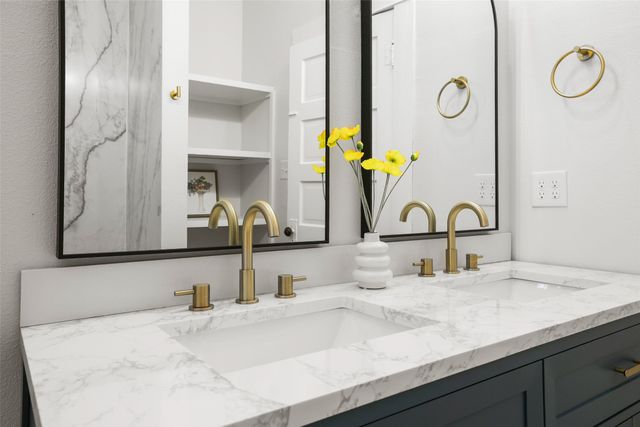 431 E Hull Street, Denison, TX 75021