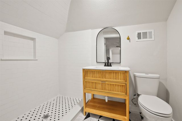 431 E Hull Street, Denison, TX 75021