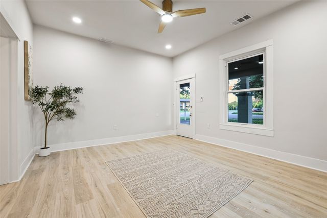 431 E Hull Street, Denison, TX 75021