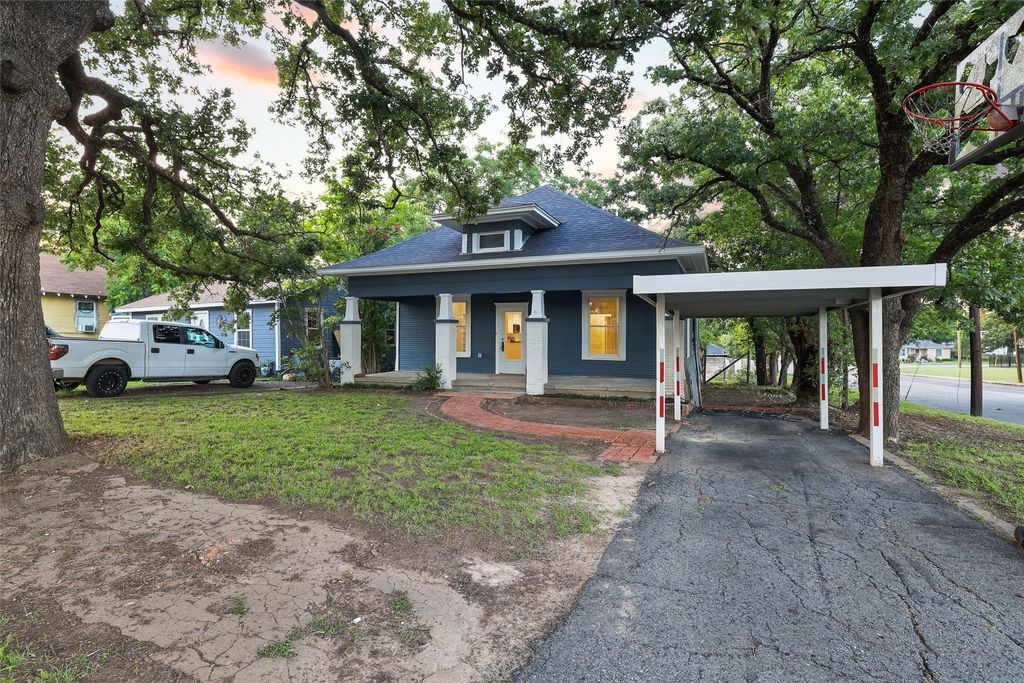 431 E Hull Street, Denison, TX 75021