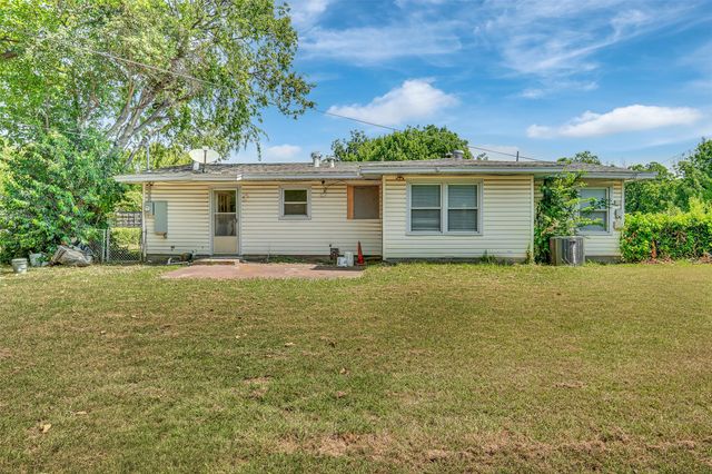 2682 Wasina Drive, Farmers Branch, TX 75234