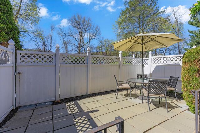 610 Maple Ln 1, Sewickley, PA 15143