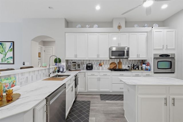 5519 AURORA DRIVE, Leesburg, FL 34748