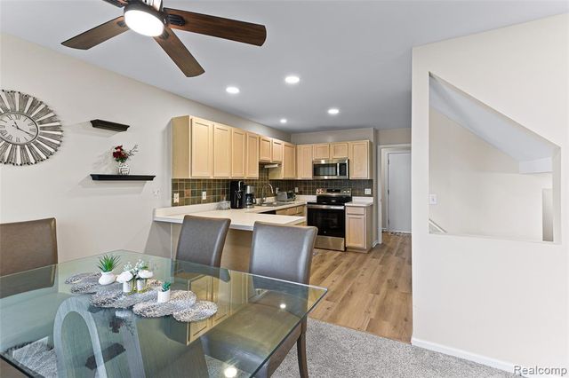 1033 Calpernia, Wixom, MI 48393