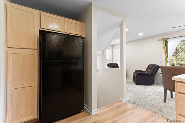 1033 Calpernia, Wixom, MI 48393