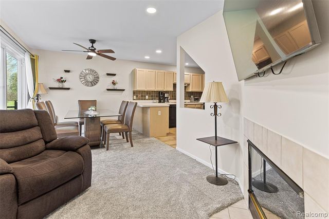 1033 Calpernia, Wixom, MI 48393