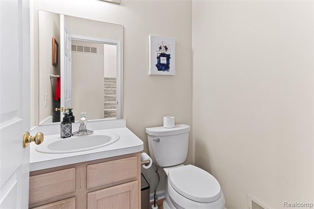 1033 Calpernia, Wixom, MI 48393