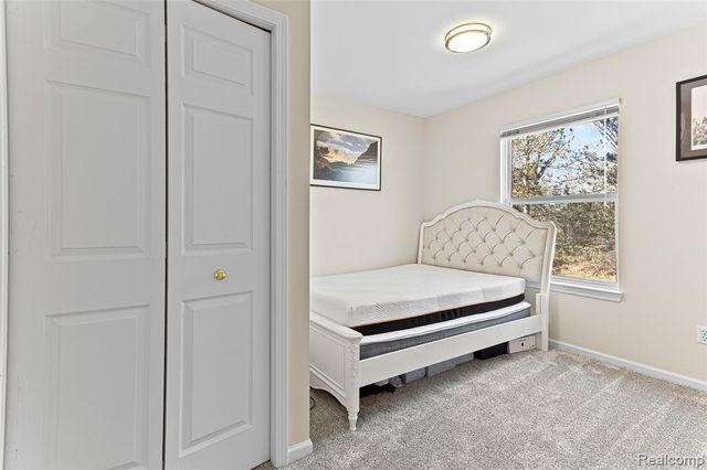1033 Calpernia, Wixom, MI 48393