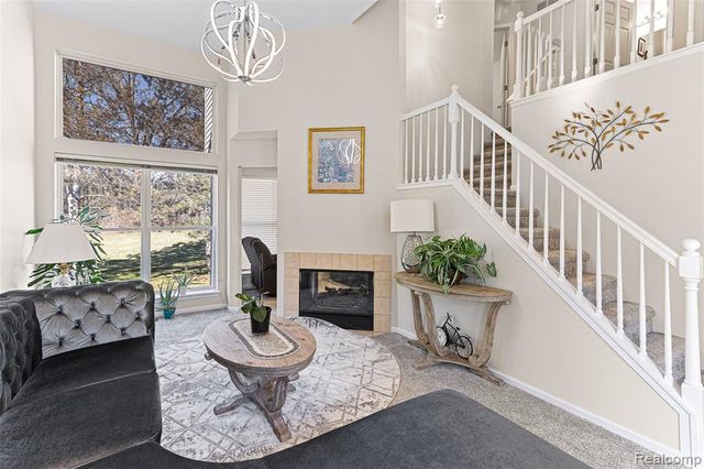 1033 Calpernia, Wixom, MI 48393