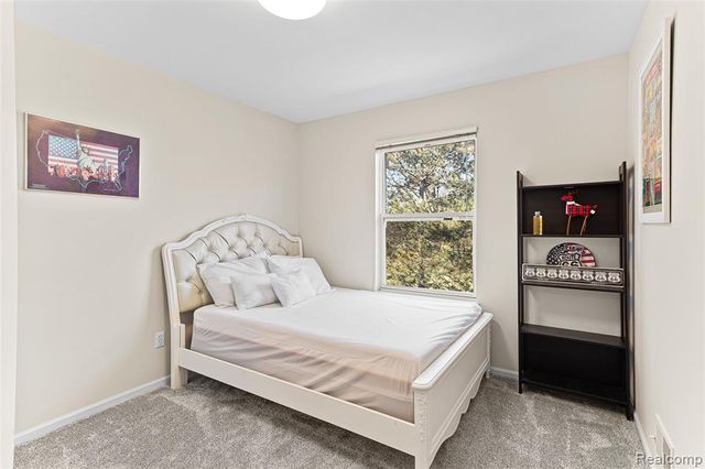 1033 Calpernia, Wixom, MI 48393
