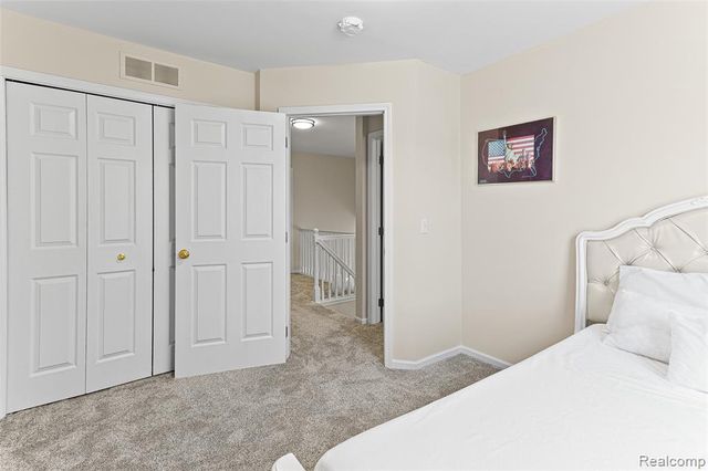 1033 Calpernia, Wixom, MI 48393