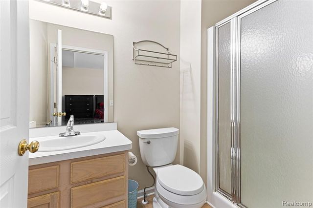 1033 Calpernia, Wixom, MI 48393