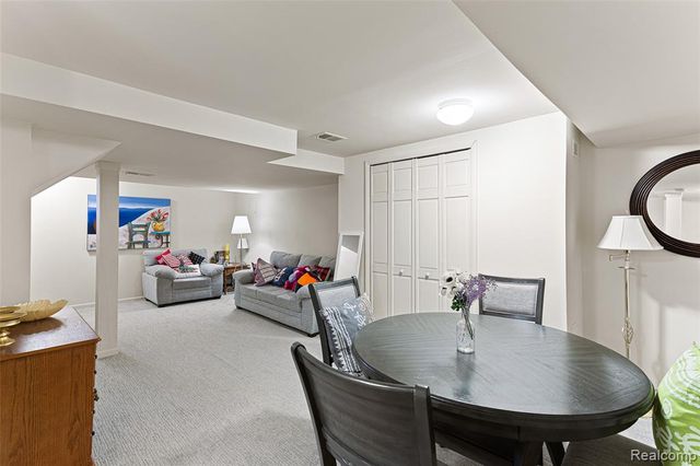 1033 Calpernia, Wixom, MI 48393