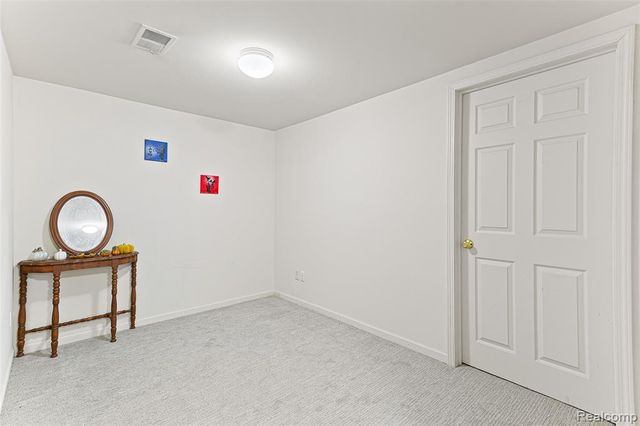 1033 Calpernia, Wixom, MI 48393
