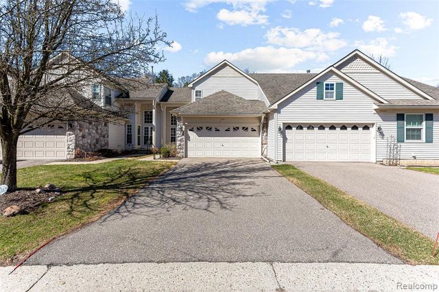 1033 Calpernia, Wixom, MI 48393