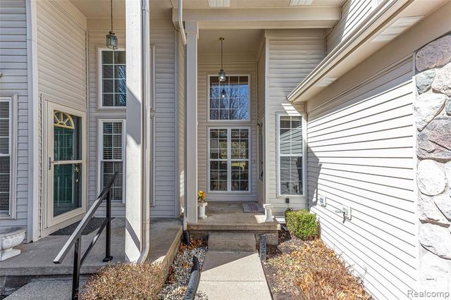 1033 Calpernia, Wixom, MI 48393